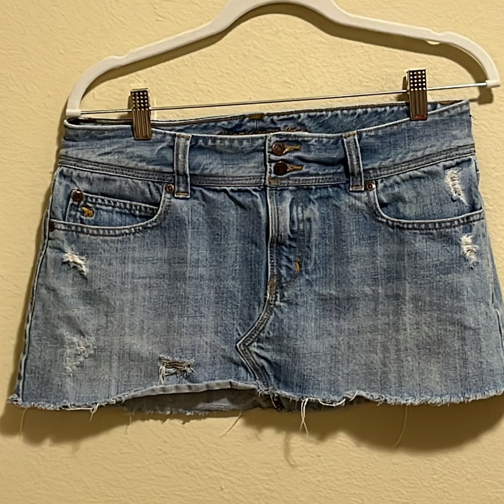 Abercrombie & Fitch Women’s Distressed Mini Skirt Size 6 - Picture 1 of 8